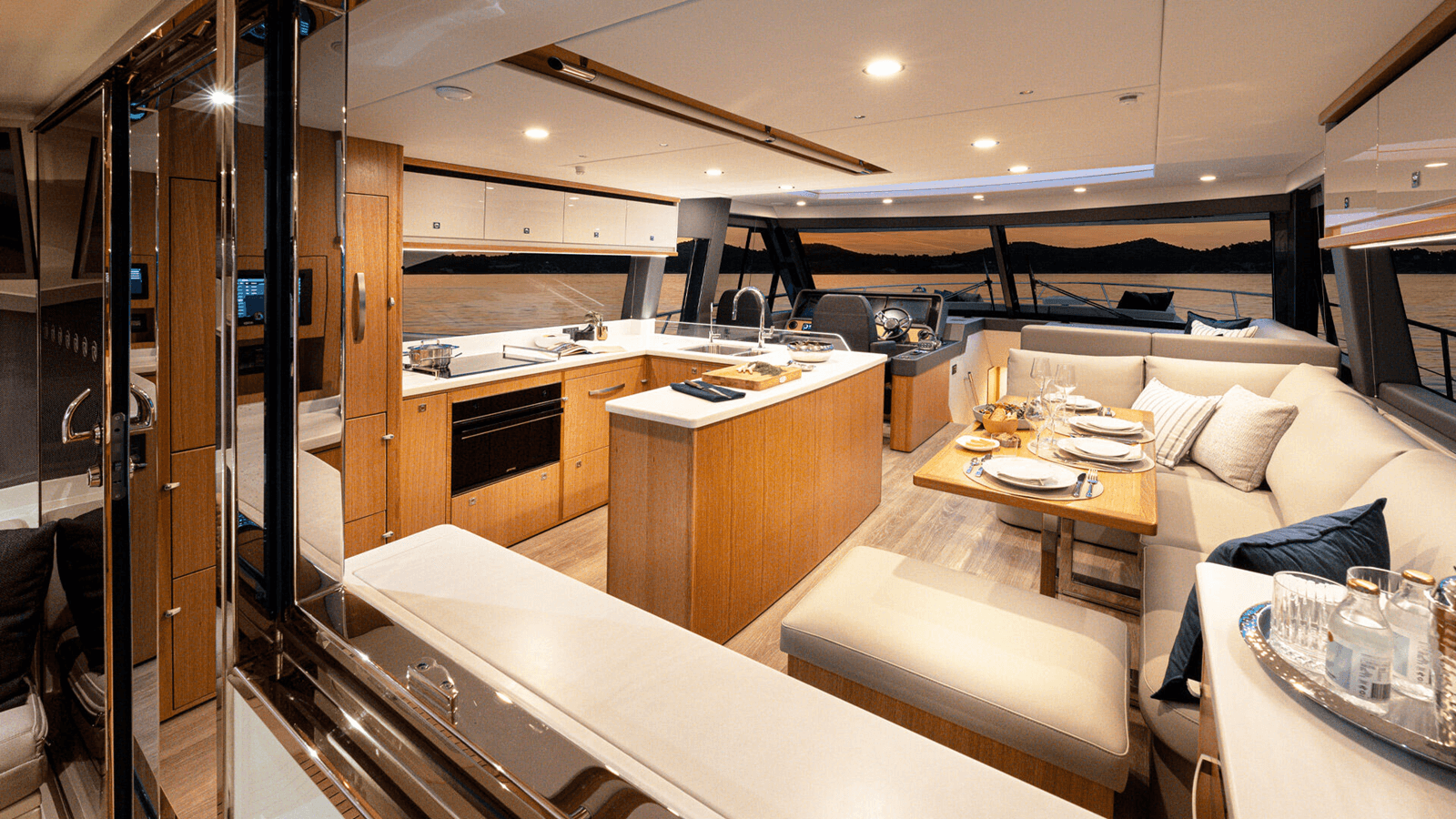 Buy a 585 SUV - Riviera at Shestakov Yacht Sales