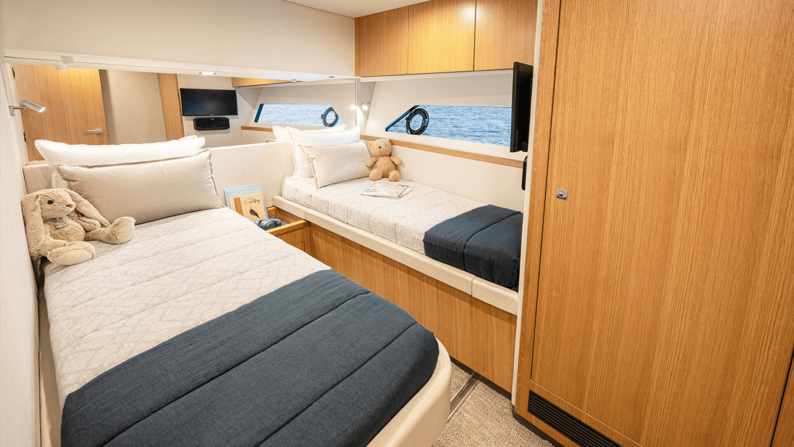 585 SUV 58 yacht sale