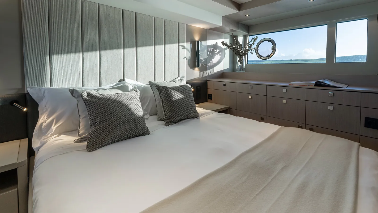 Buy a MANHATTAN 56 56 at Shestakov Yacht Sales