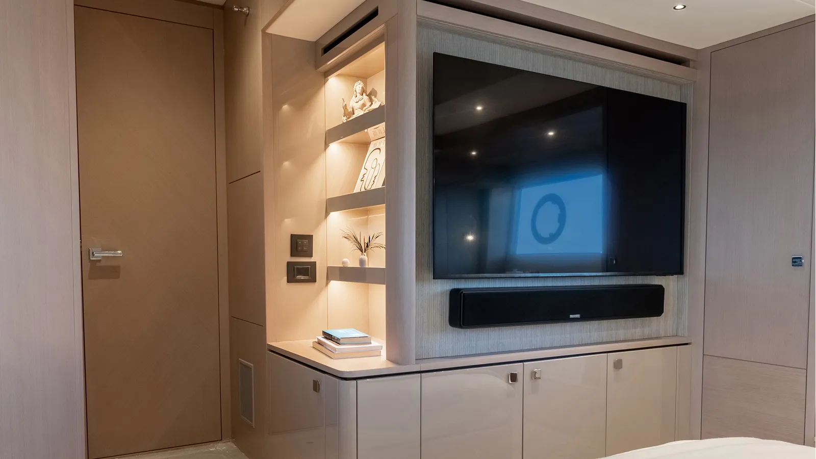 Buy a yacht MANHATTAN 56 2027