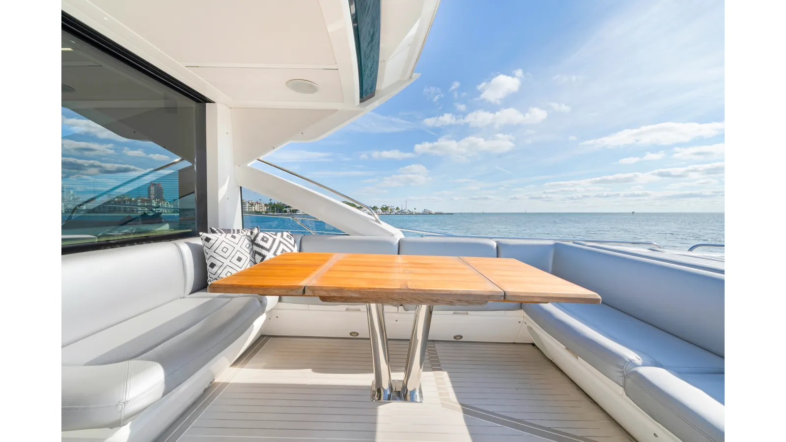 Buy a yacht Gravitas - Sunseeker