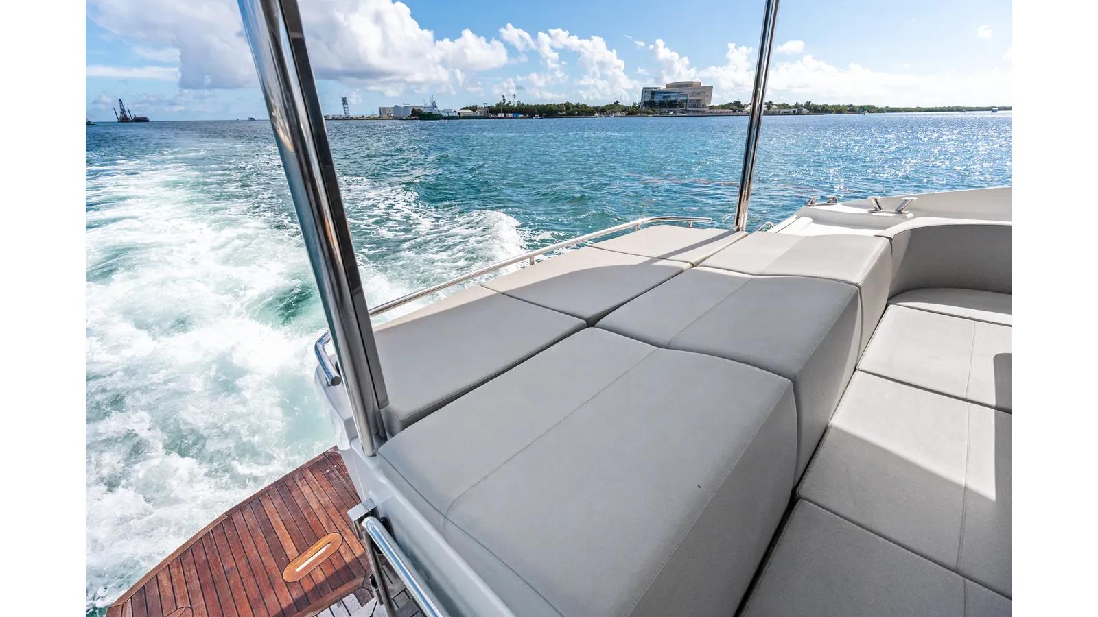 Buy a yacht EMERALD - Absolute Yachts