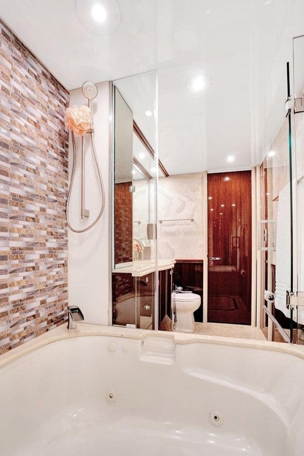 Buy a Tranquility IV - 94 ft Lazzara Motoryacht 2001 - Lazzara at Shestakov Yacht Sales