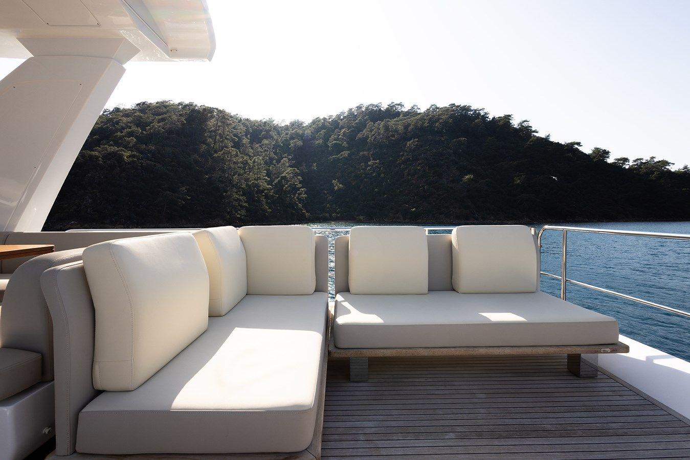 the best price on AZ FLY 66 2020