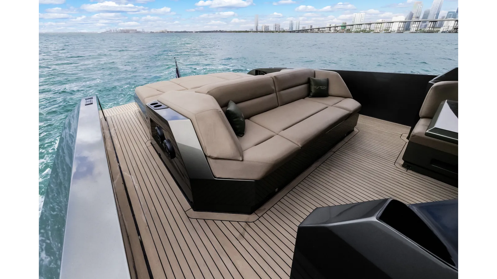 Стоимость яхты Permanent Vacation VQ52 Hardtop