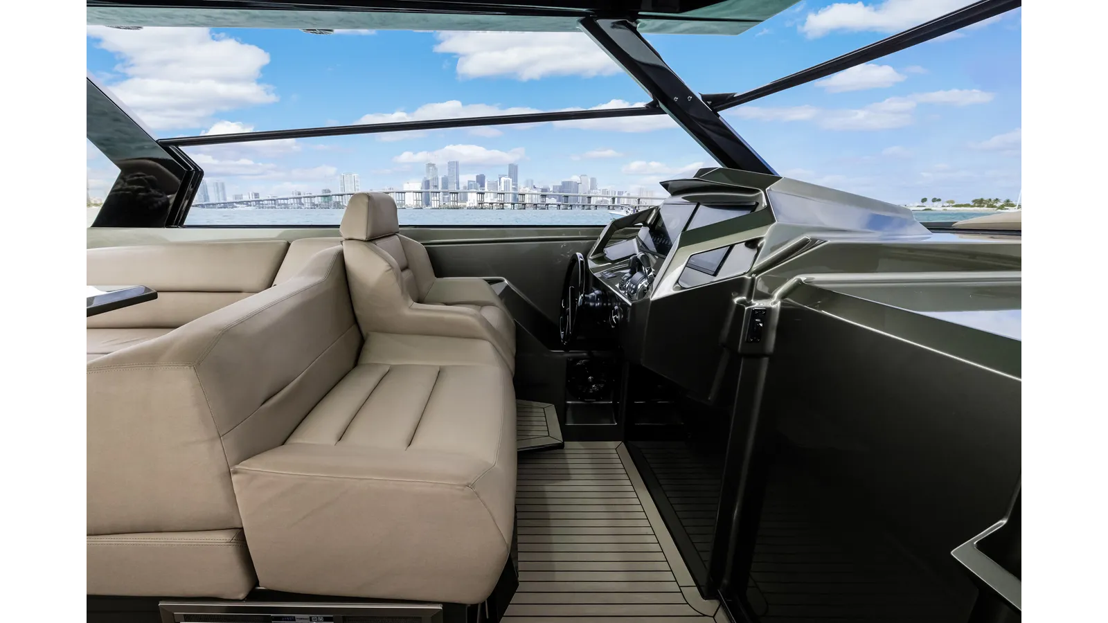 Продажа яхты Permanent Vacation - VANQUISH YACHTS