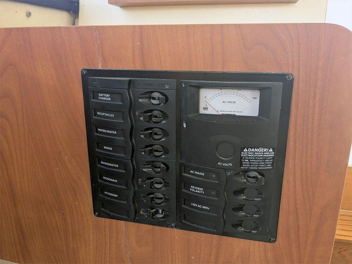 Купить яхту 28' Bayliner 2004 289 Classic в Shestakov Yacht Sales