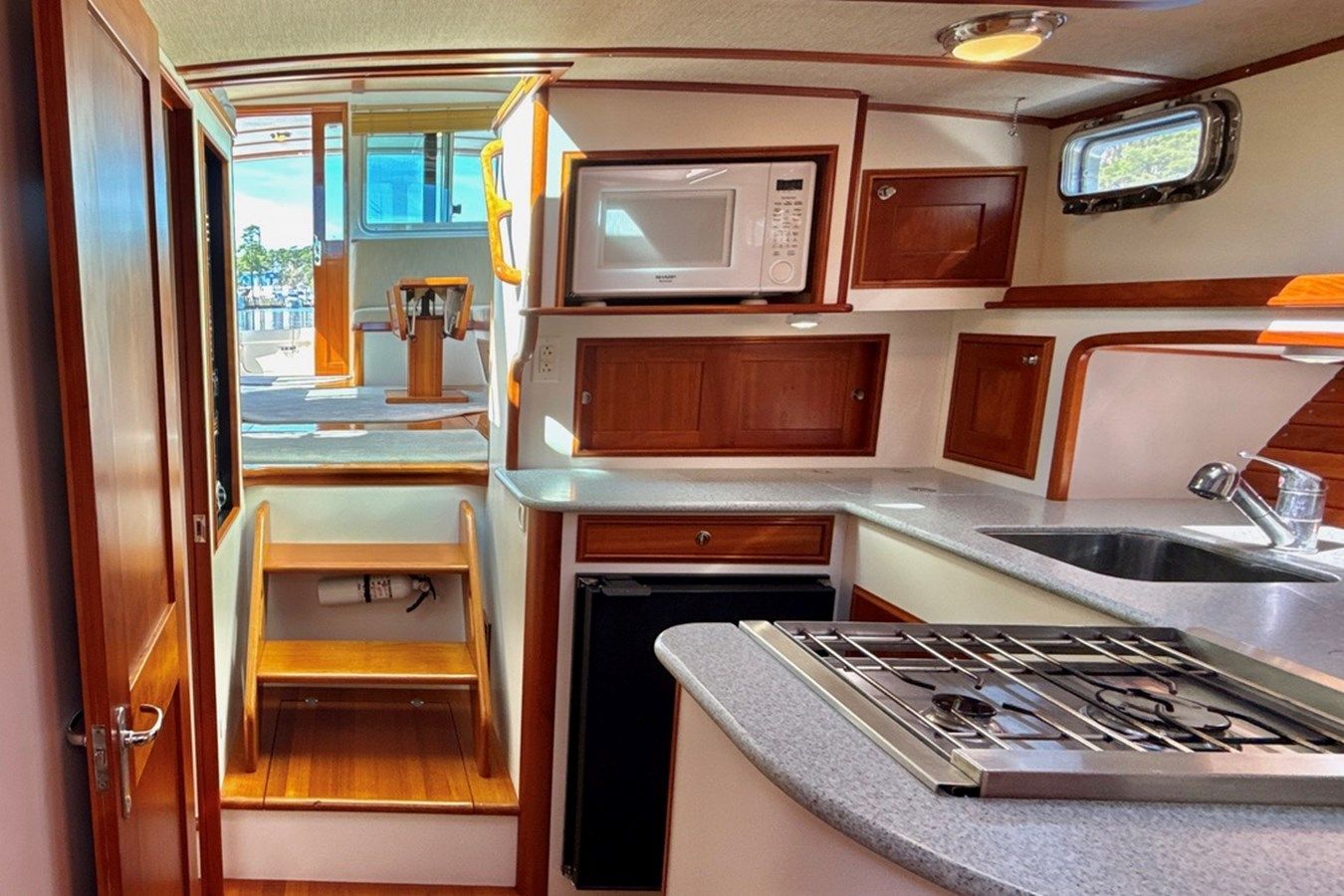 Купить яхту SANTORINI 2007 в Shestakov Yacht Sales