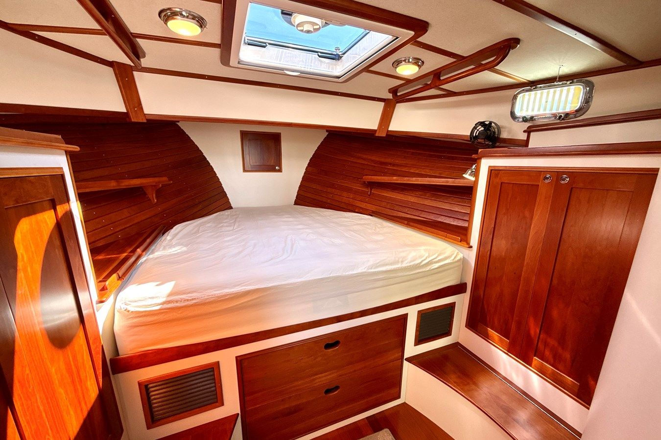 Купить яхту SANTORINI Atlantic 37 в Shestakov Yacht Sales