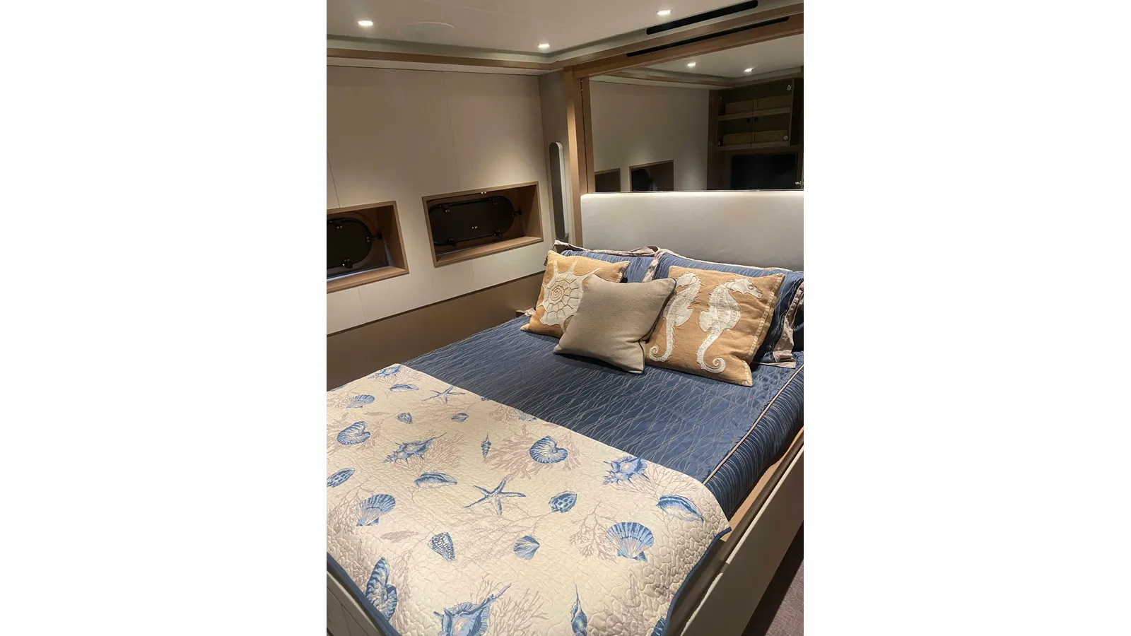 Продажа яхты NO DESTINATION - Damen Yachting