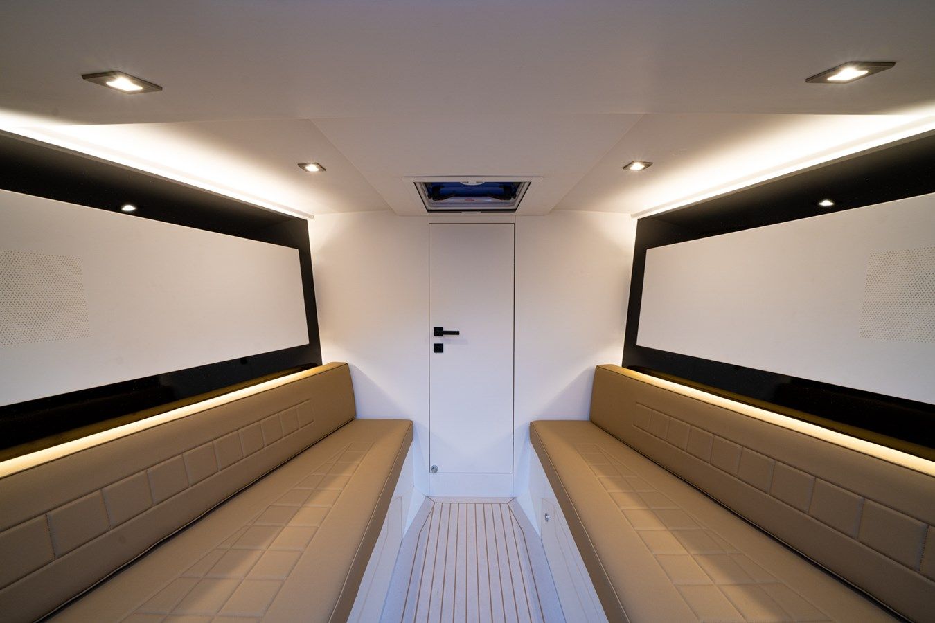 Купить яхту VanDutch 32 32 в Shestakov Yacht Sales