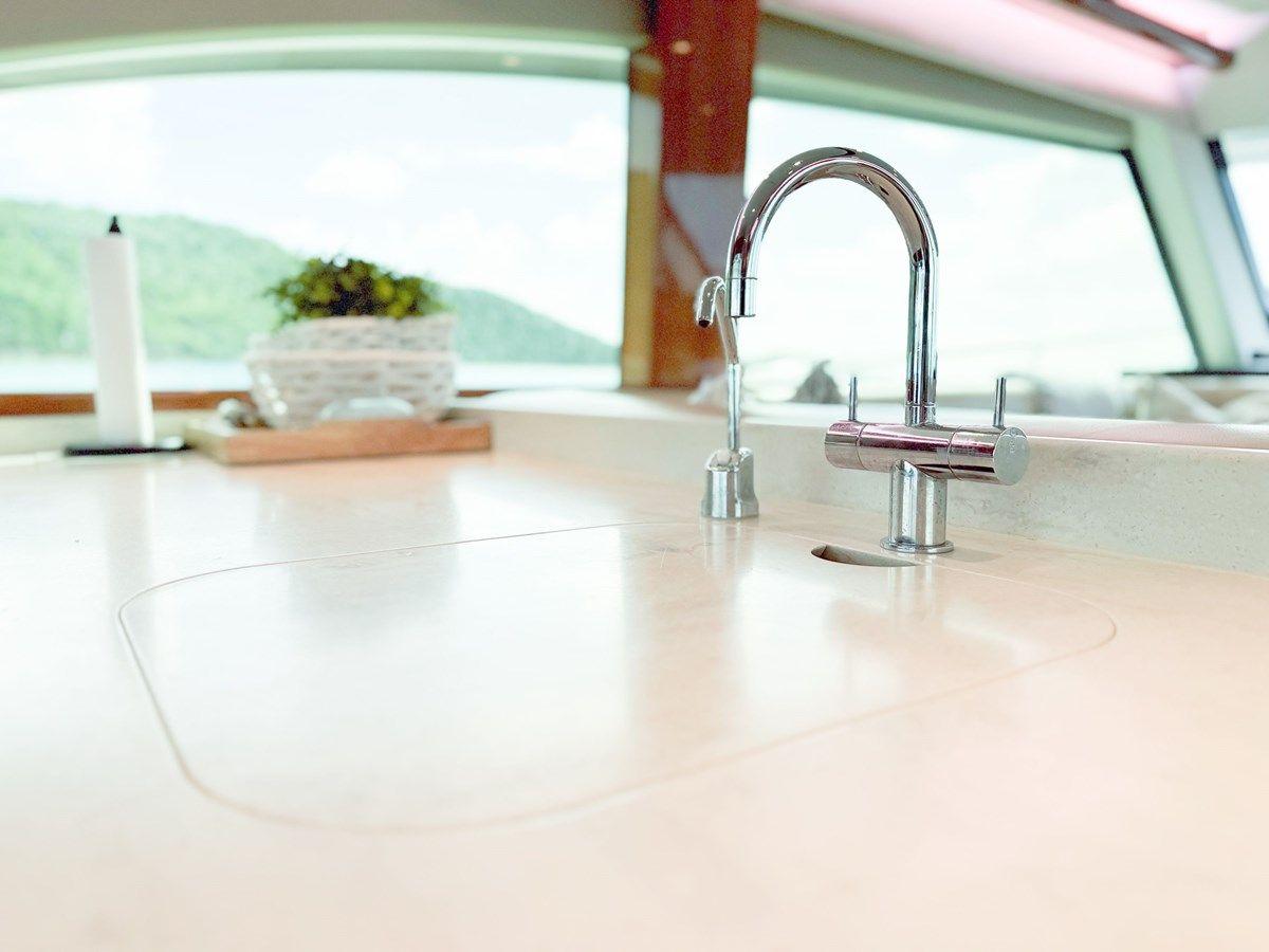 Luna 2015 yacht sale