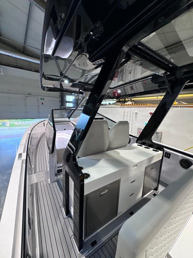 best yacht sales deals V2 32