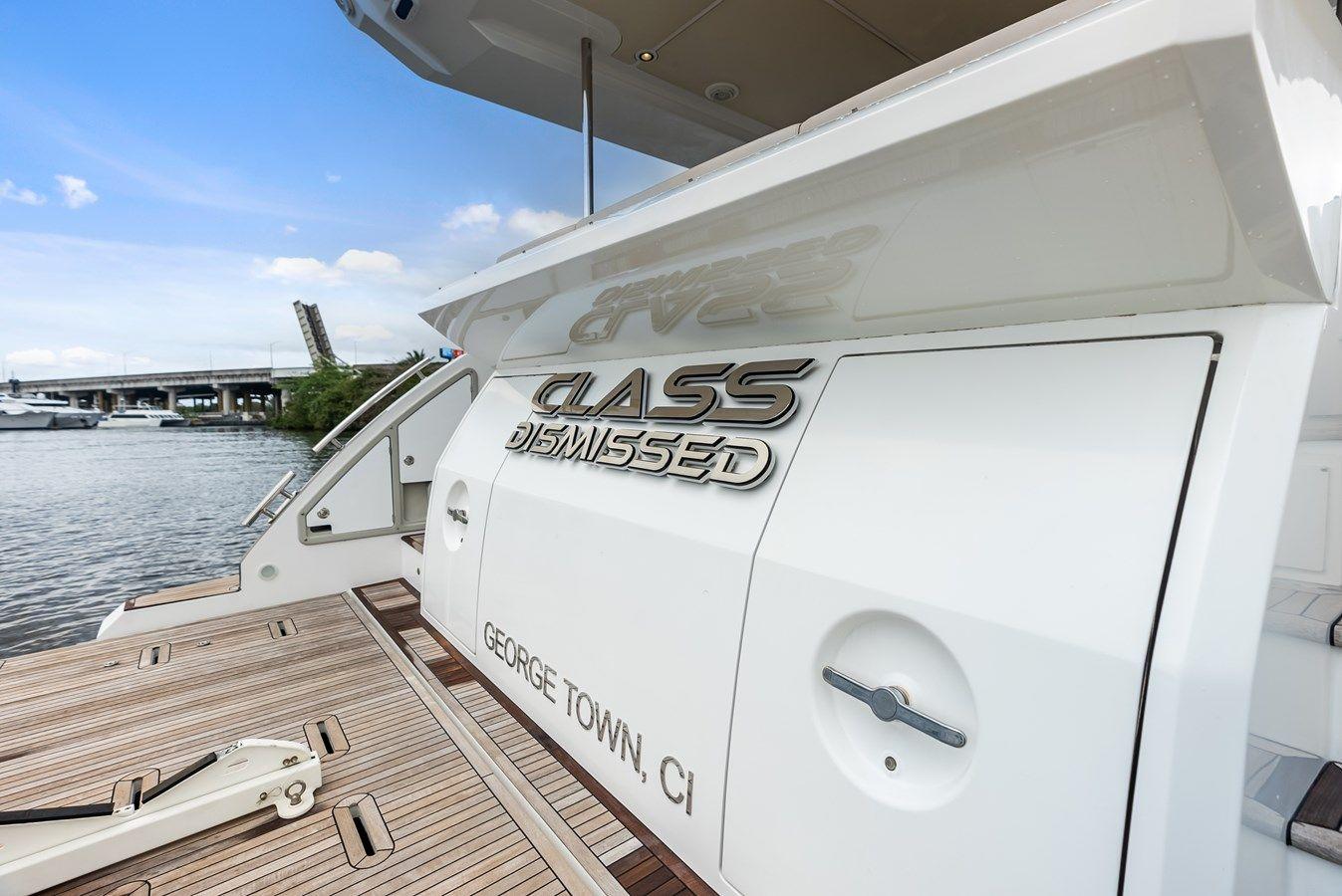Buy a yacht CLASS DISMISSED