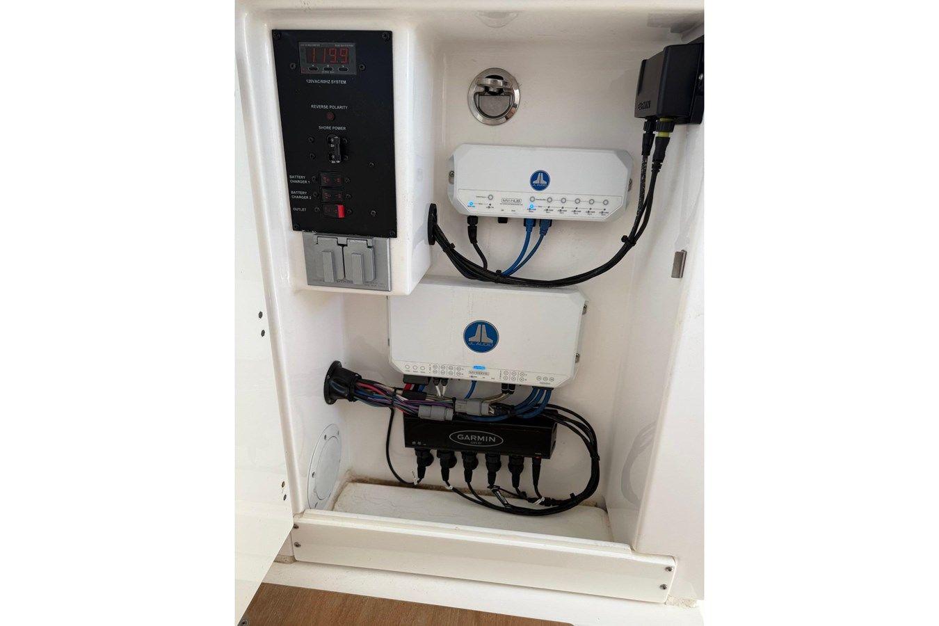 BABY SEAL 365 Center Console price