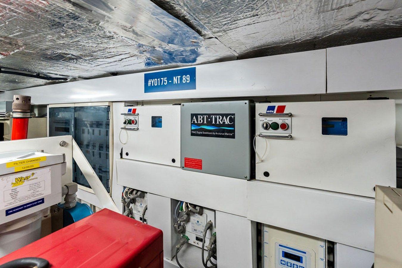 the best price on FUNSEEKER 88 Yacht