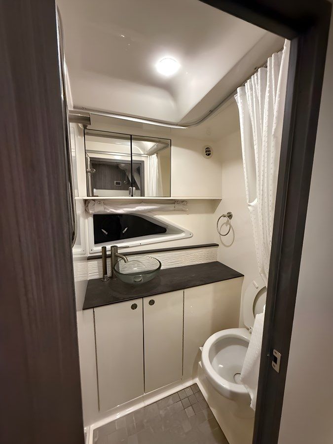 Momentum 32 yacht sale