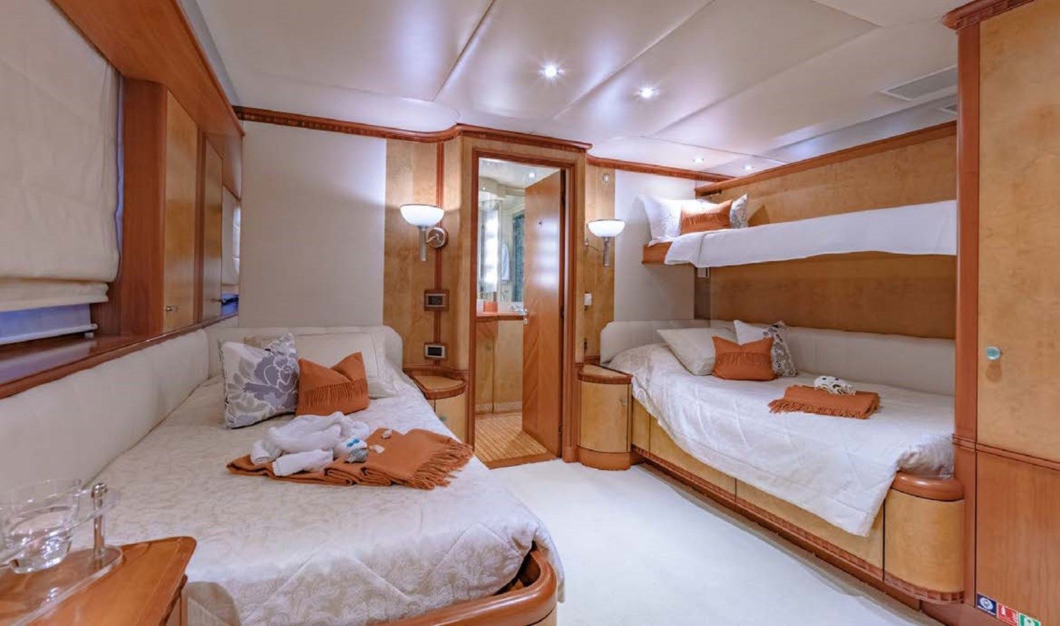 Buy a AZUL V Custom at Shestakov Yacht Sales