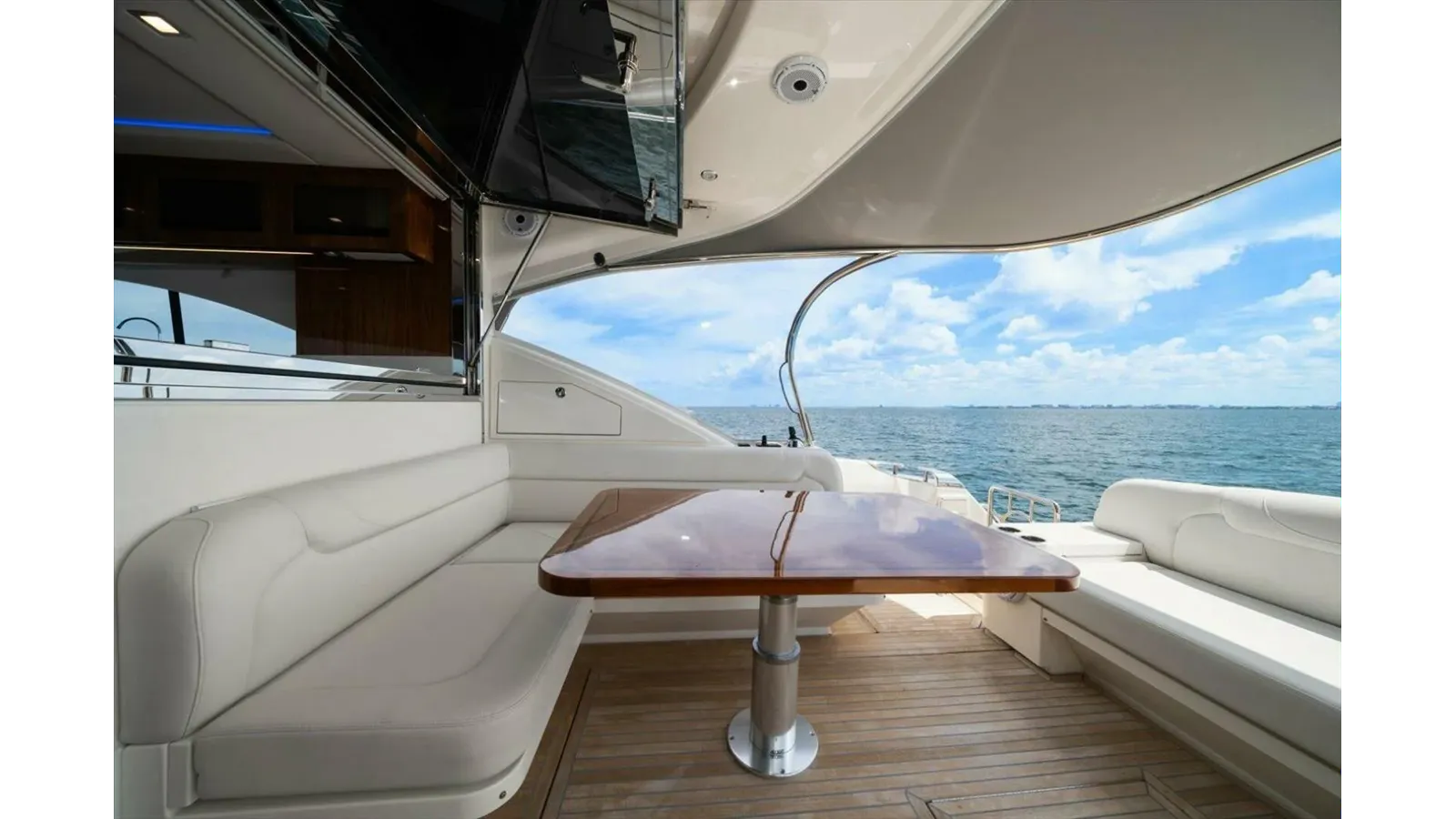 Стоимость яхты MISS SIP 5400 Sport Yacht