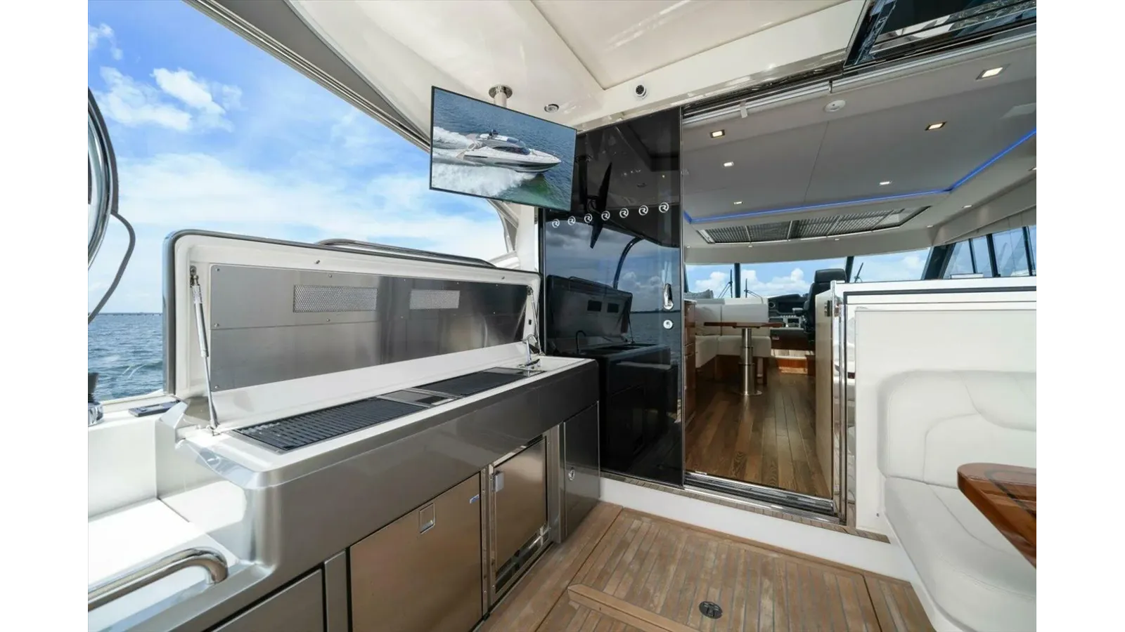 Купить MISS SIP 5400 Sport Yacht