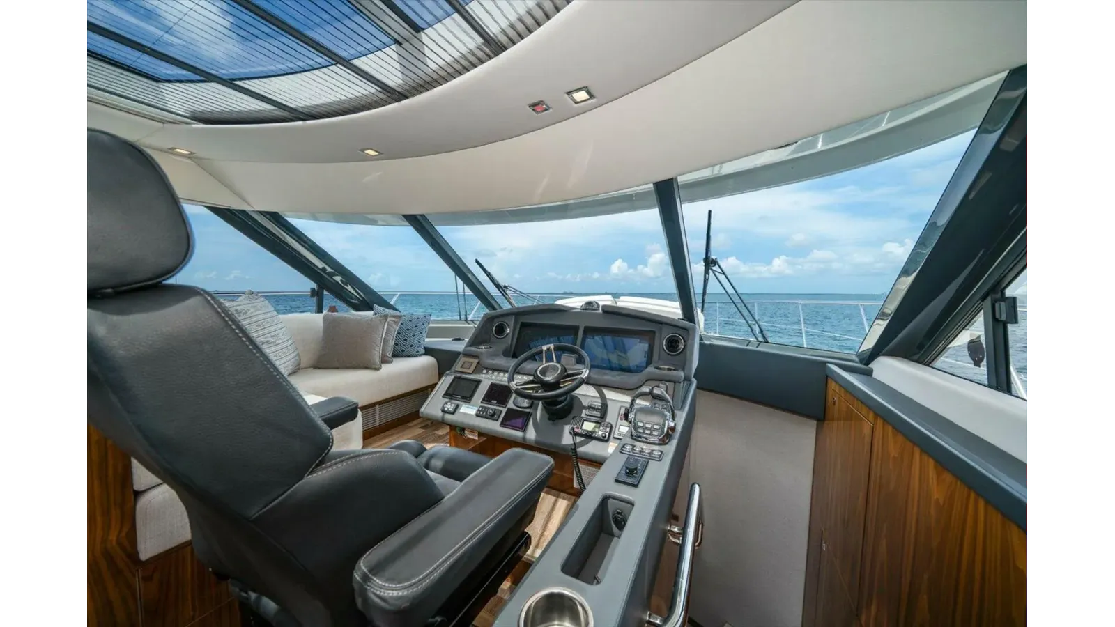 Купить яхту MISS SIP - Riviera в Shestakov Yacht Sales