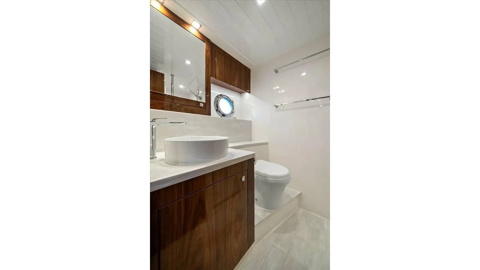 MISS SIP 5400 Sport Yacht