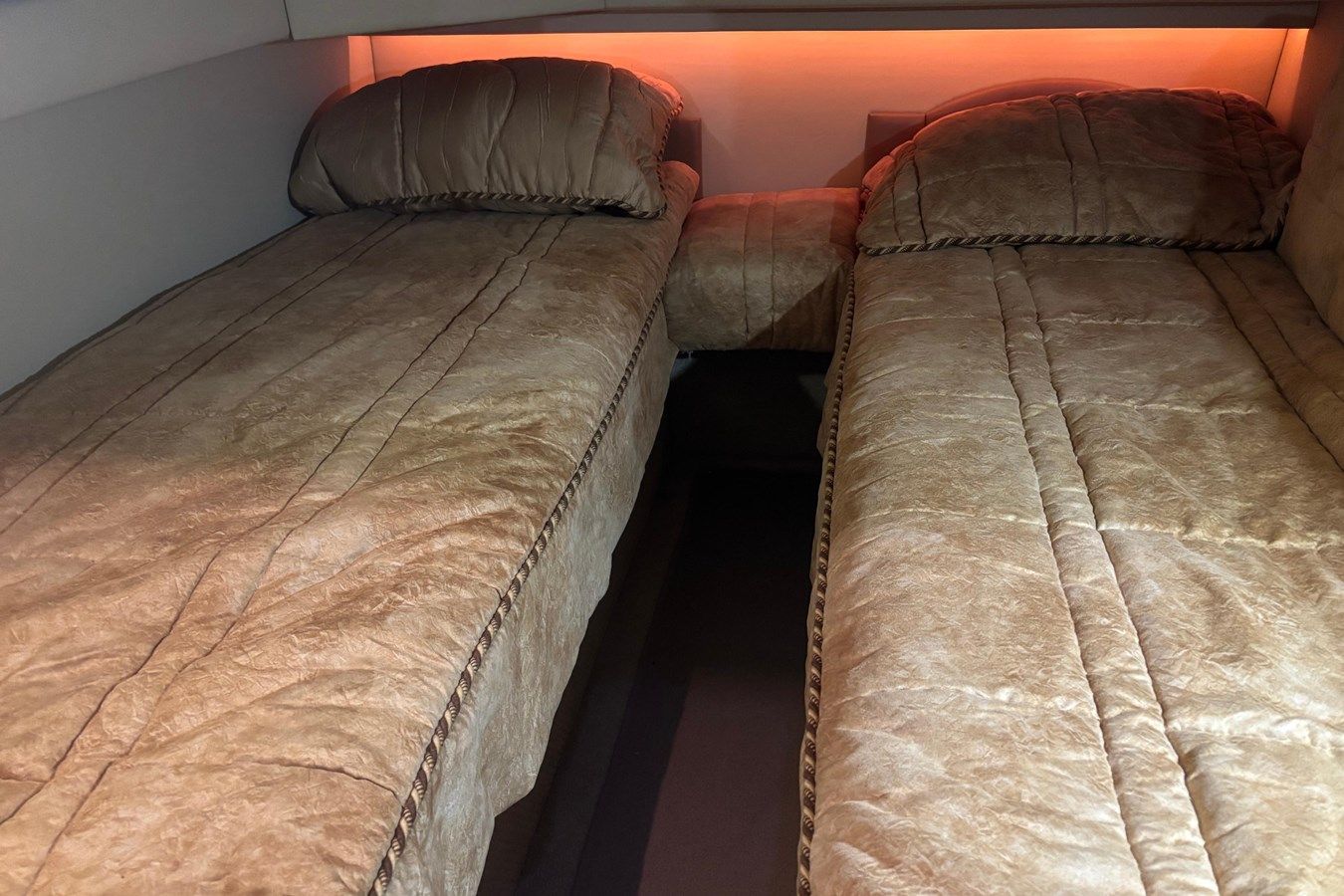 best yacht sales deals BEIRA MAR 420 Sedan Bridge