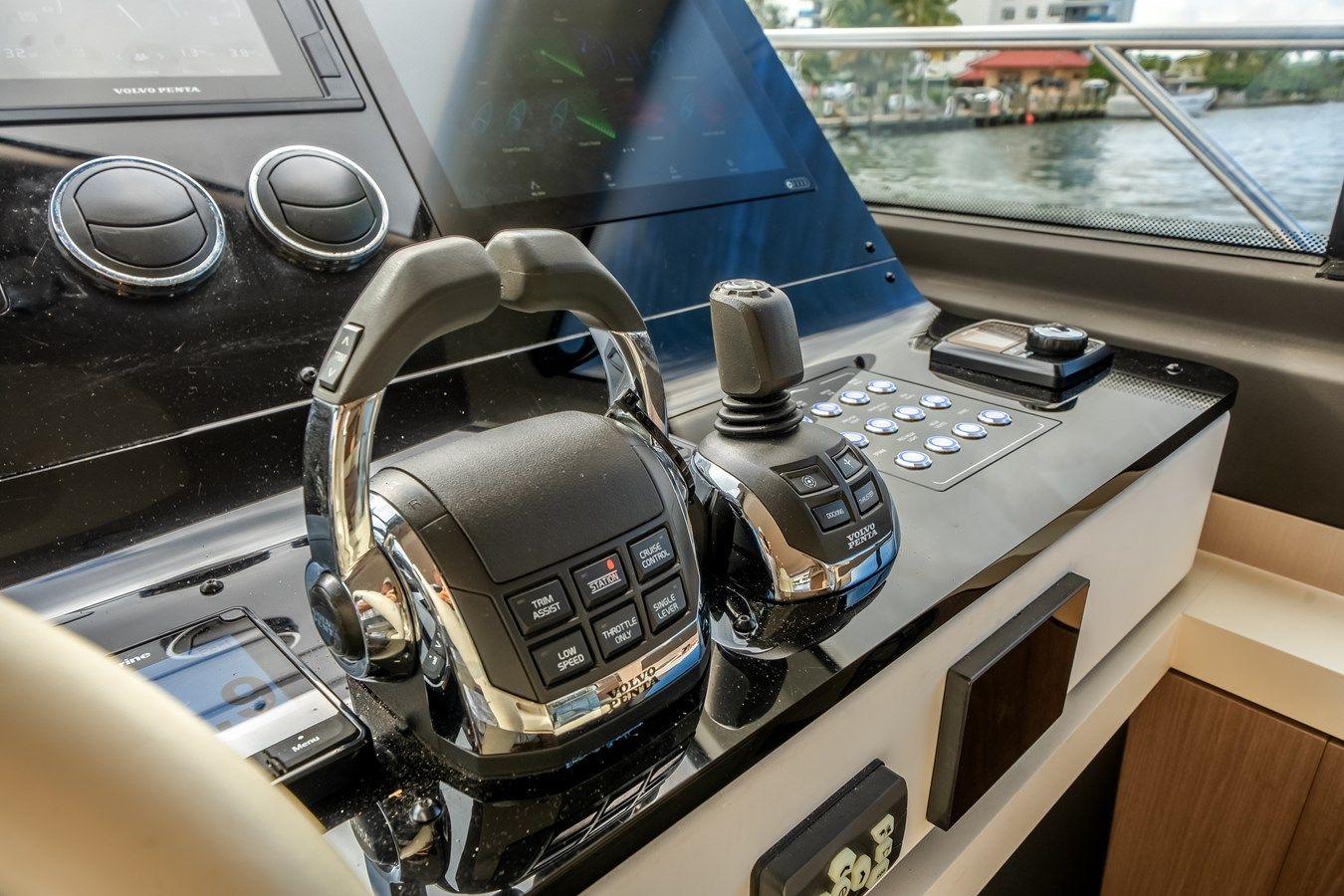 Buy a yacht FARLO 60 Fly