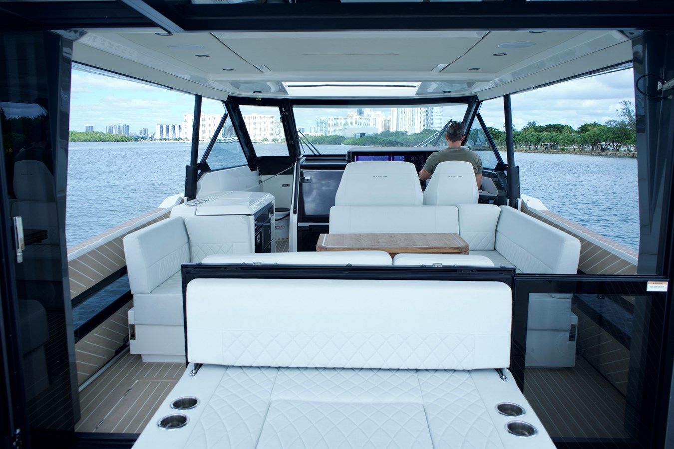 the best price on SIERRA TANGO IV - SAXDOR YACHTS