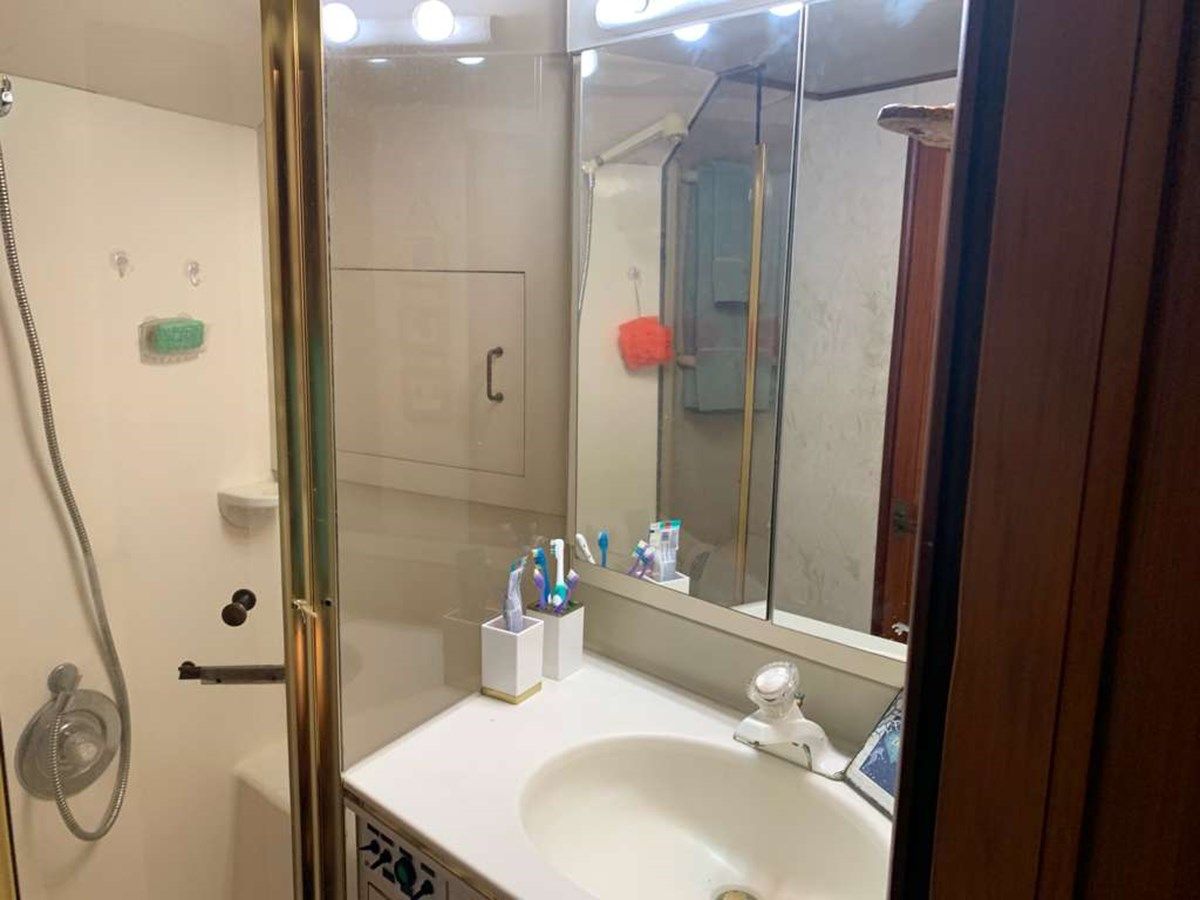 Buy a 42 ft 1995 Ocean Yachts 42 sportsfish at Shestakov Yacht Sales