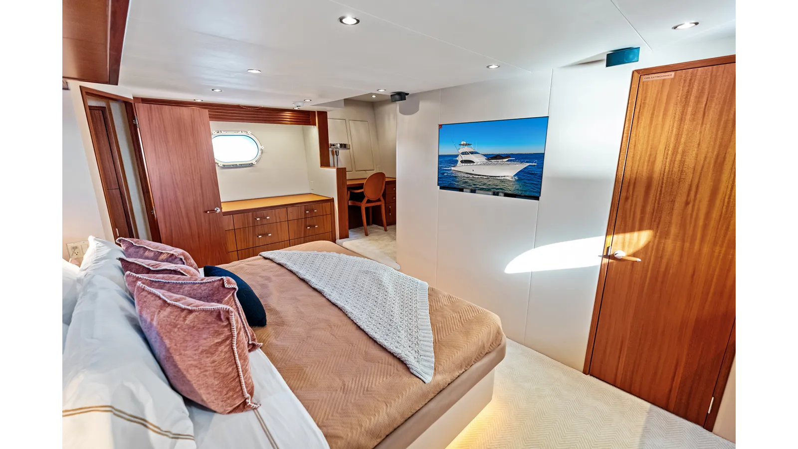 Buy a FIRTH'S CHASM - Hatteras at Shestakov Yacht Sales