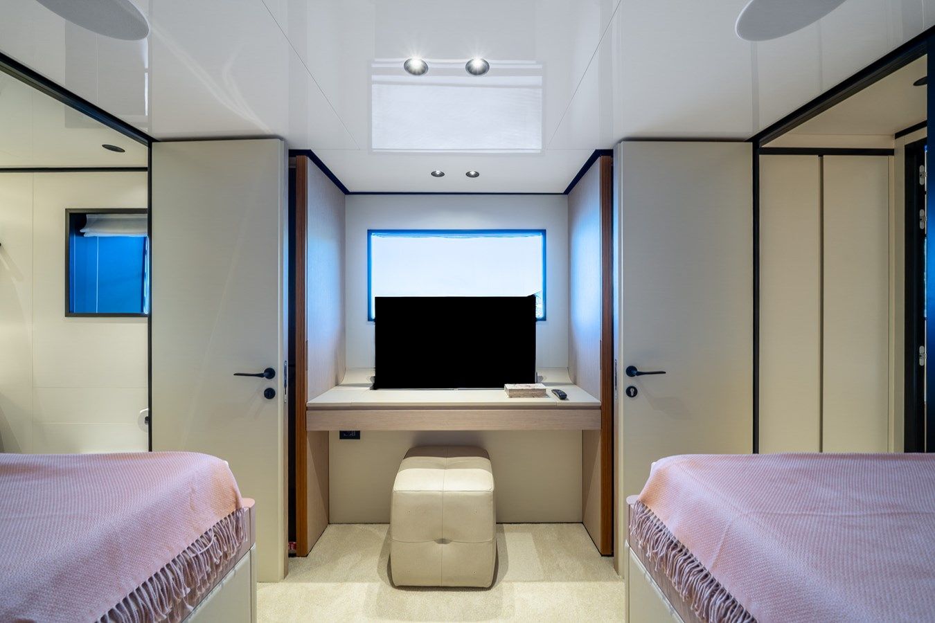 the best price on ACALI 92