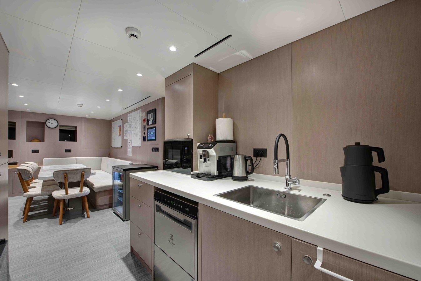 Стоимость яхты LEGASEA