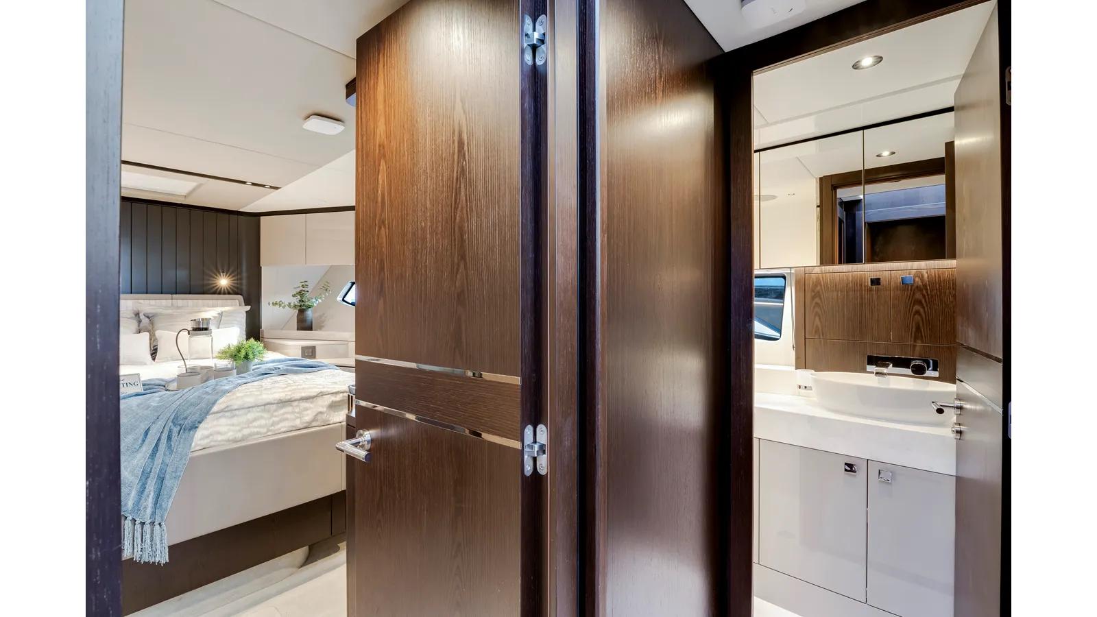 best yacht sales deals MANHATTAN 68 - Sunseeker