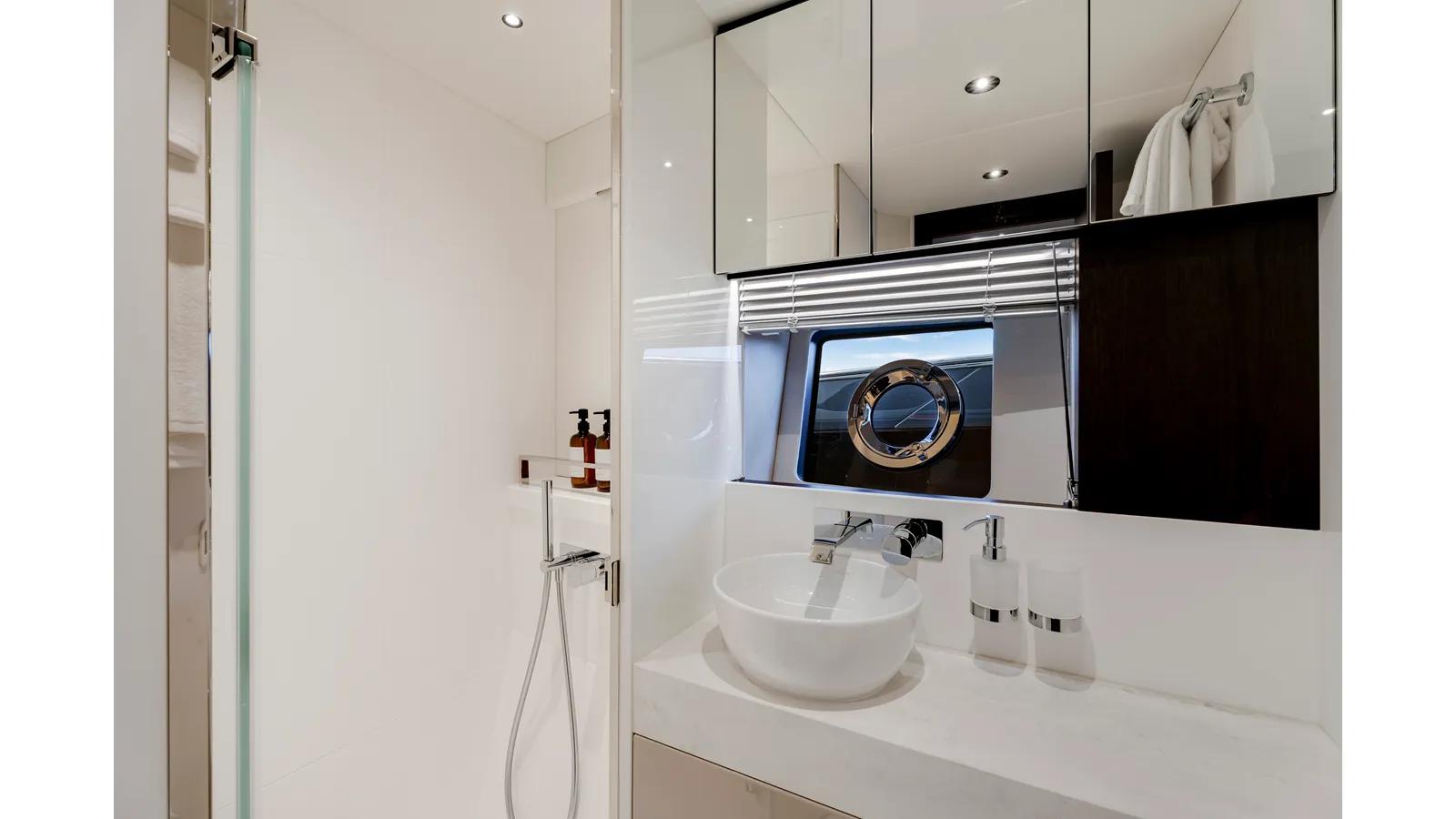 the best price on MANHATTAN 68 - Sunseeker