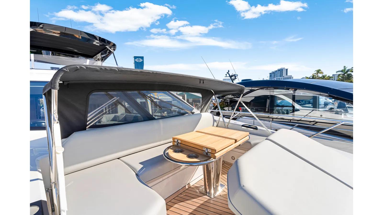 the best price on MANHATTAN 68 68