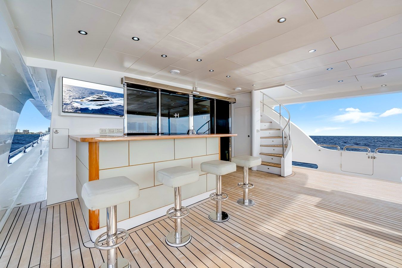 Купить яхту MESMERIZE 2013 в Shestakov Yacht Sales