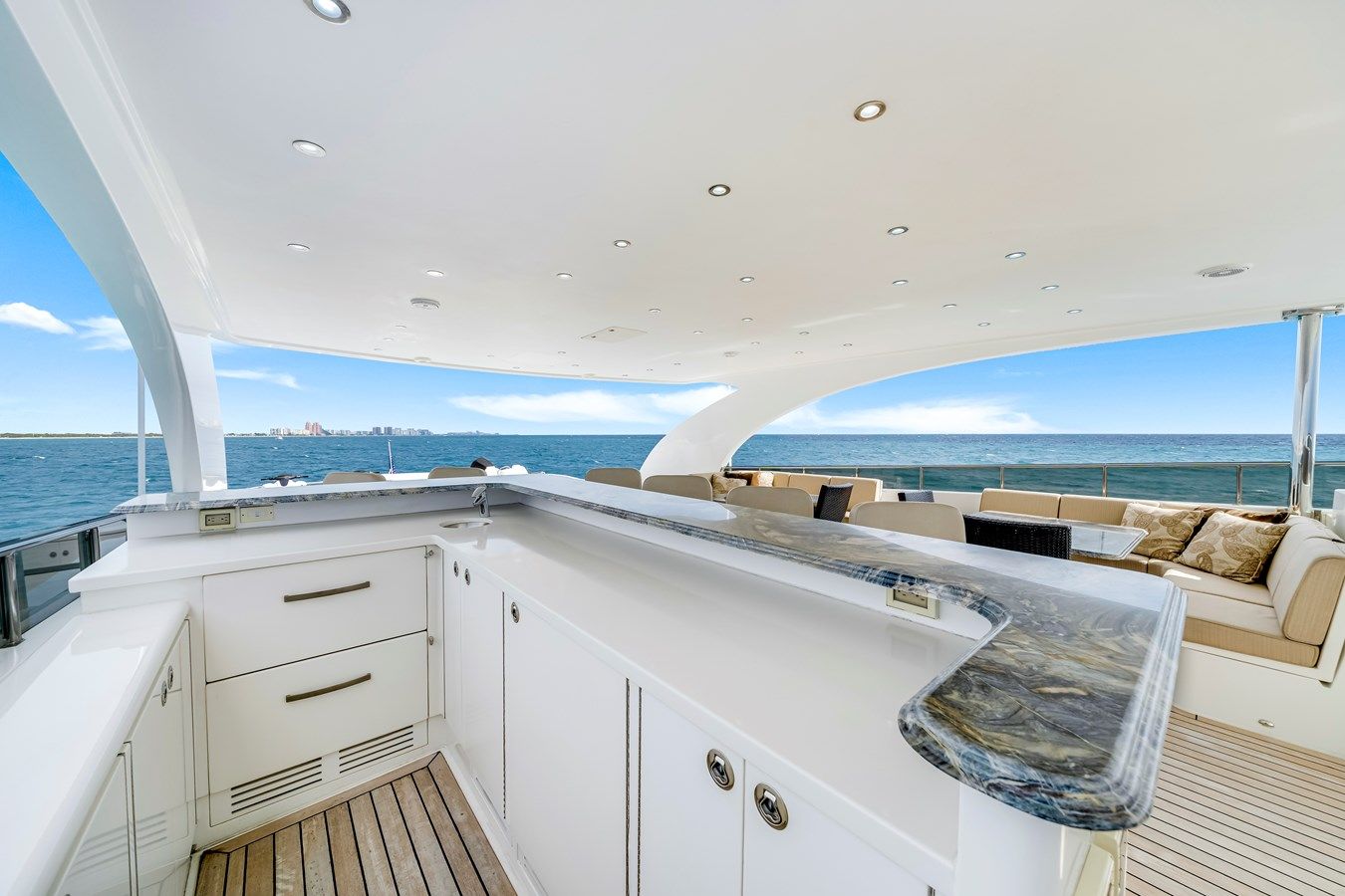 Лучшая цена на MESMERIZE - Hargrave