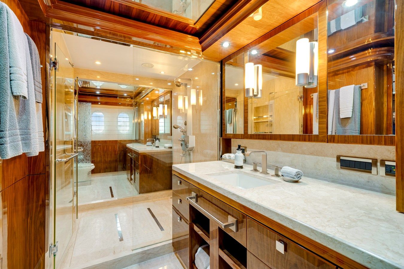 Лучшая цена на MESMERIZE 2013