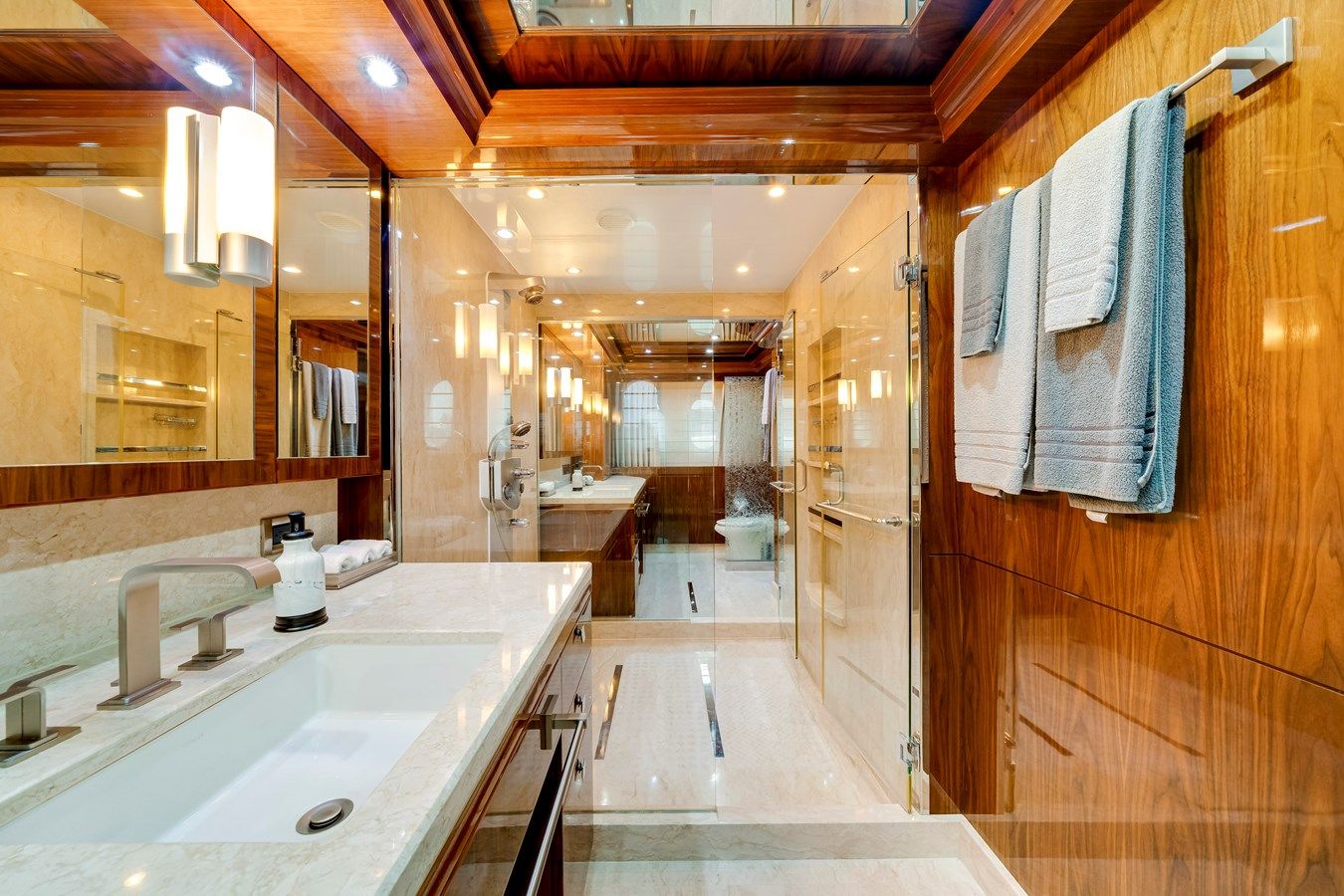 Купить яхту MESMERIZE 125 Raised Pilot House в Shestakov Yacht Sales