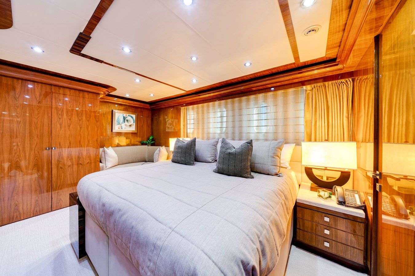 Стоимость яхты MESMERIZE - Hargrave