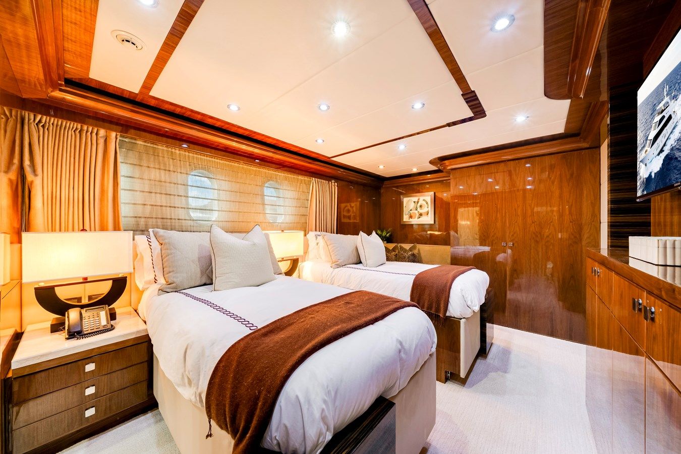 Лучшая цена на MESMERIZE 125 Raised Pilot House