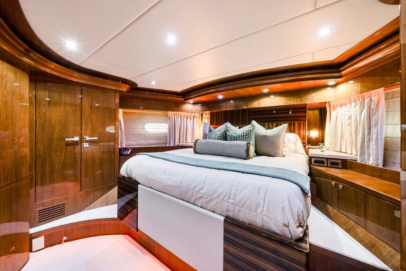 Стоимость яхты MESMERIZE