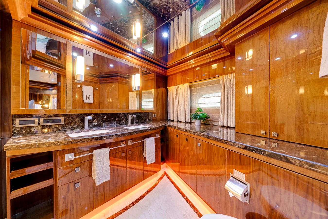 Лучшие предложения покупки яхты MESMERIZE 125 Raised Pilot House