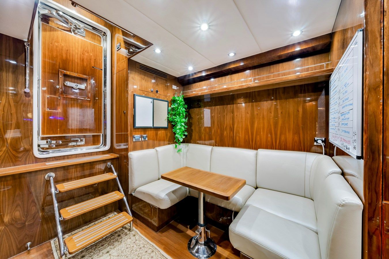 Лучшая цена на MESMERIZE - Hargrave