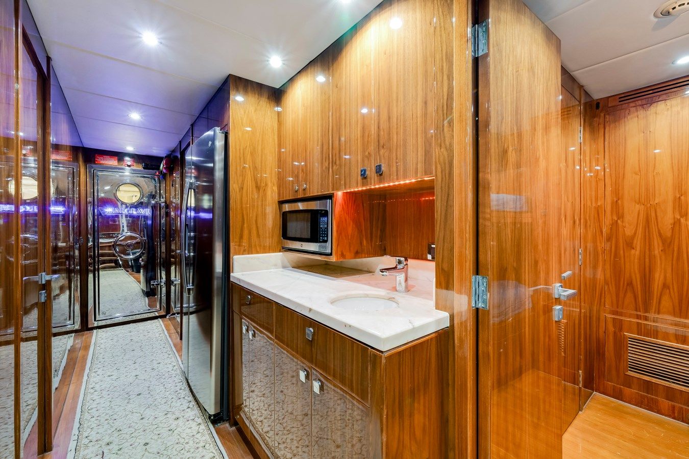 Стоимость яхты MESMERIZE 125