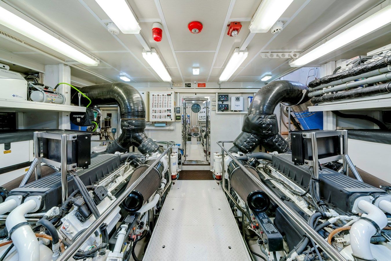 Лучшая цена на MESMERIZE - Hargrave