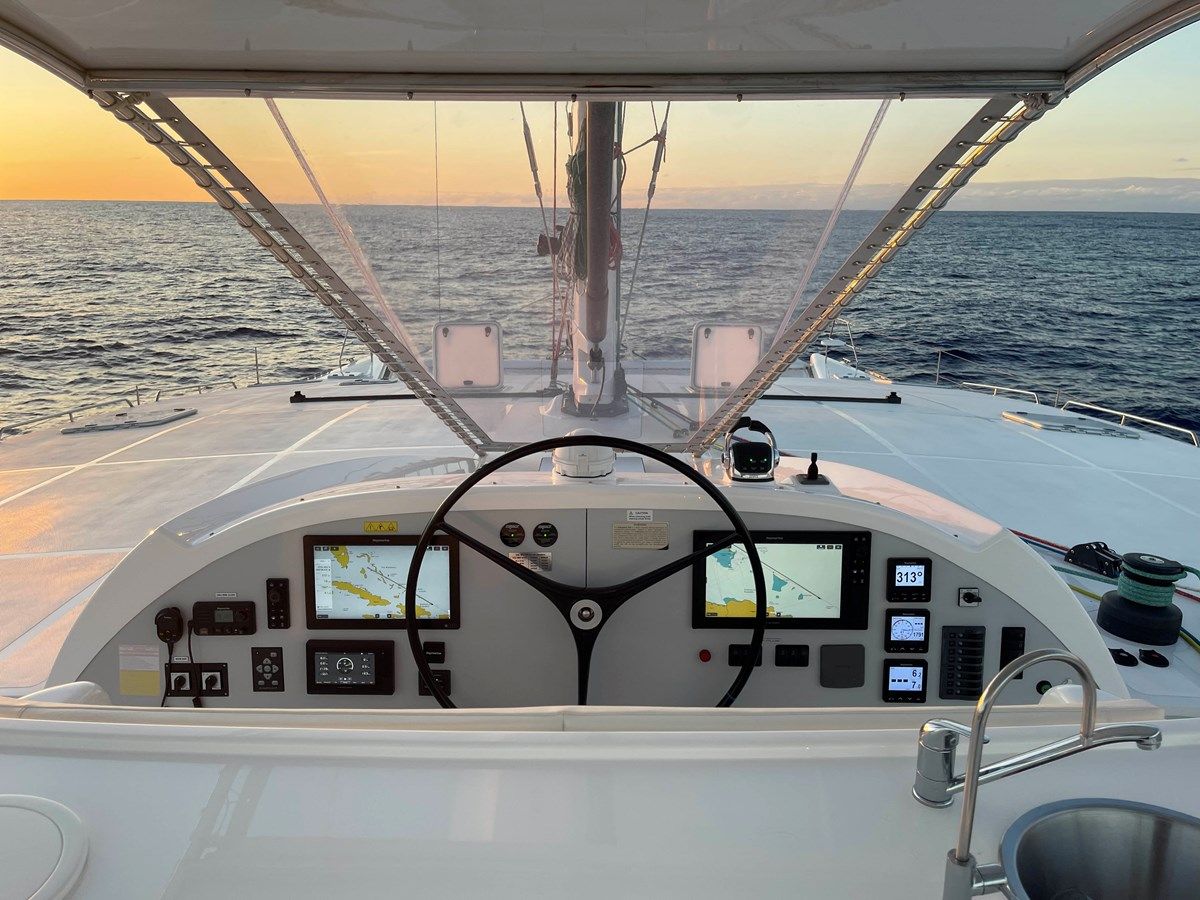 Купить Silhouette 800 - MYSTIQUE YACHTS