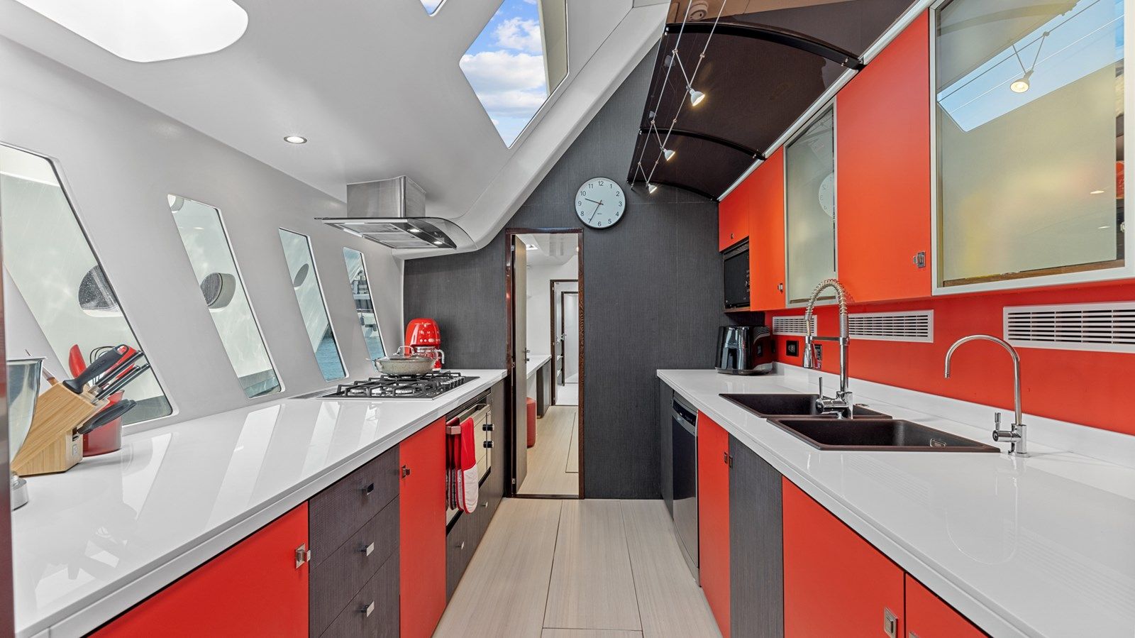 Стоимость яхты Silhouette 800 2023