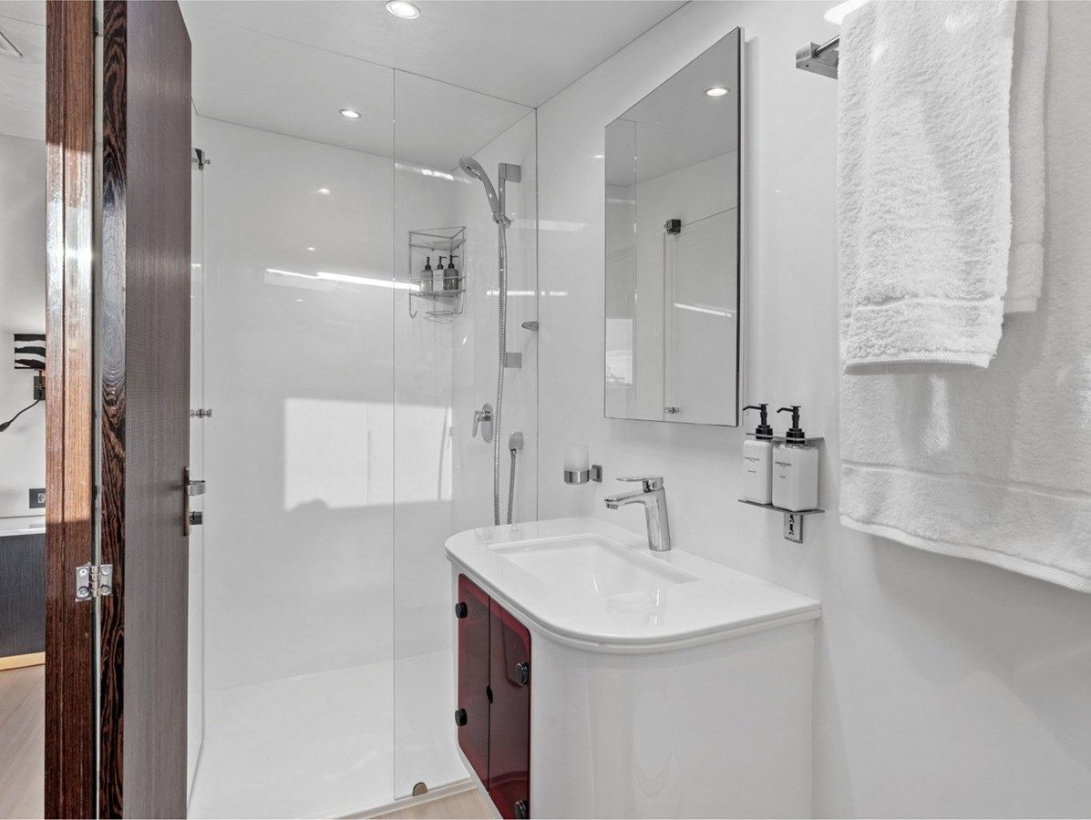 Купить Silhouette 800 - MYSTIQUE YACHTS